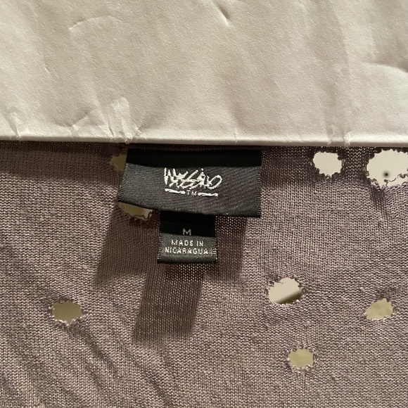 Mossimo T-shirt - Picture 2 of 3